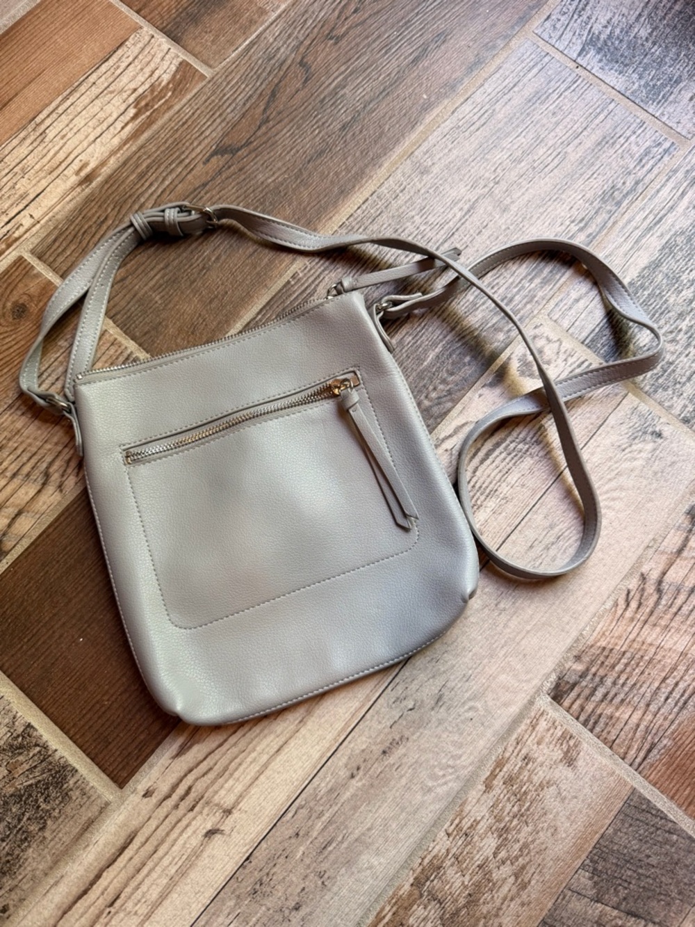 Classic Women's Crossbody Bag in Light Gray - Unbranded